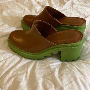 GB tan leather “high heel” clogs, 8M, NWT